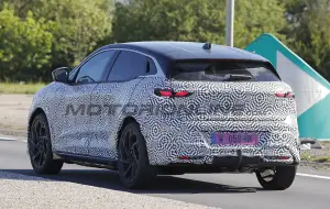 Renault Megane E-Tech 2027 - Foto spia 10-04-2026