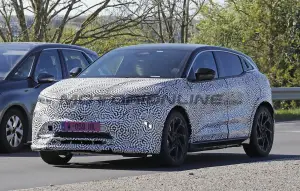 Renault Megane E-Tech 2027 - Foto spia 10-04-2026