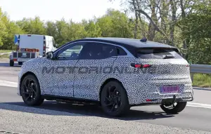 Renault Megane E-Tech 2027 - Foto spia 10-04-2026