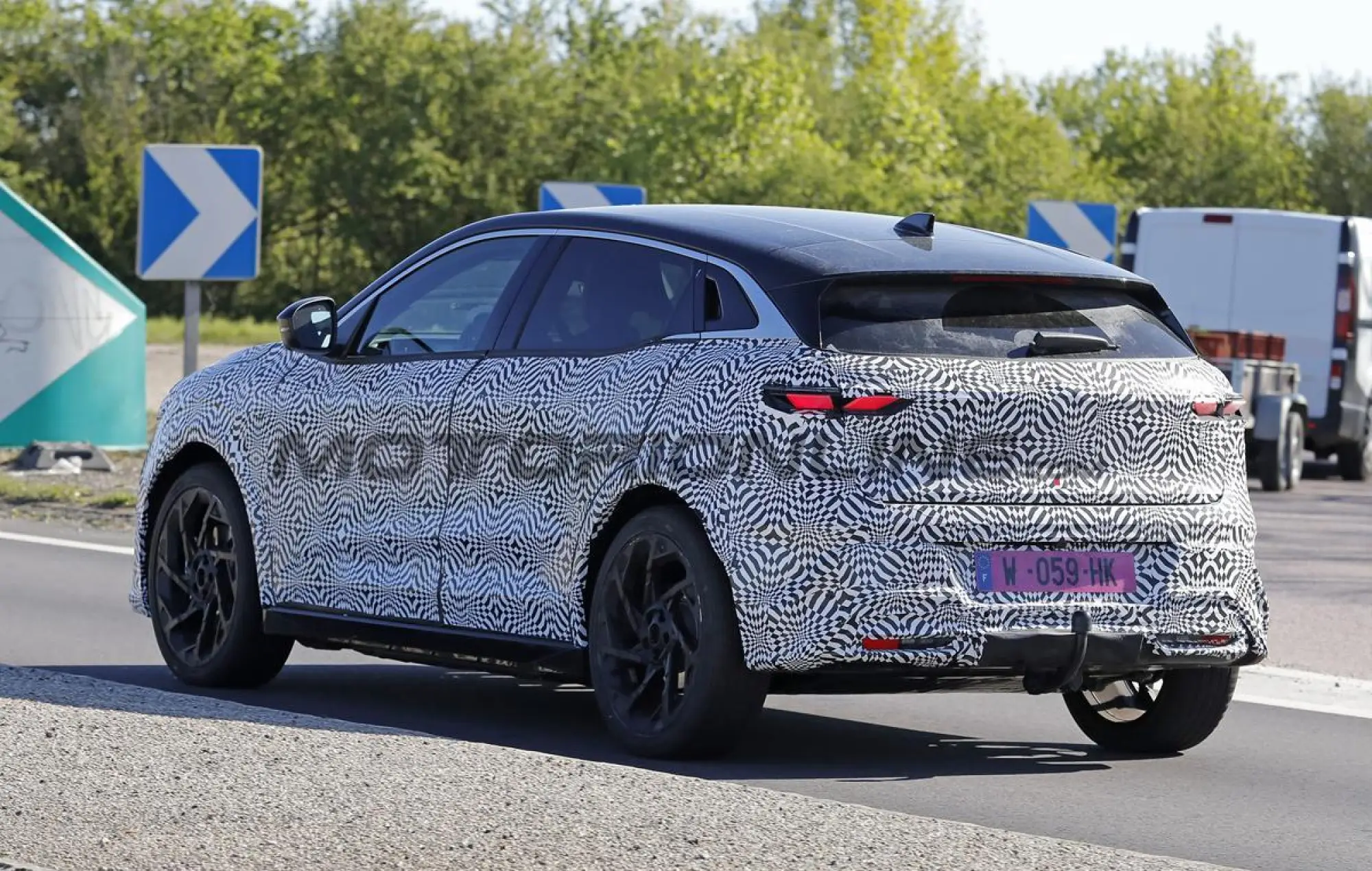 Renault Megane E-Tech 2027 - Foto spia 10-04-2026 - 7