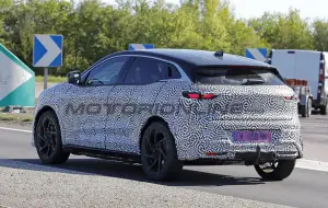 Renault Megane E-Tech 2027 - Foto spia 10-04-2026