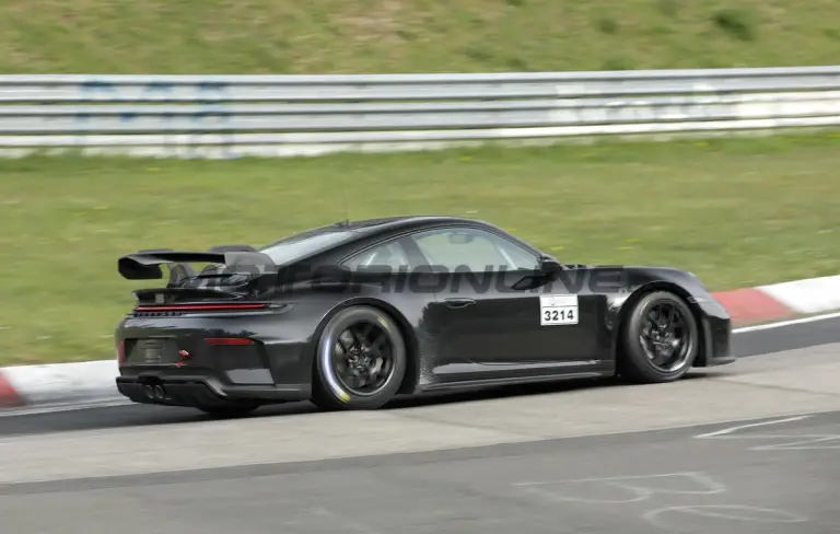Porsche 911 GT4 - Foto spia 14-04-2026 - 7
