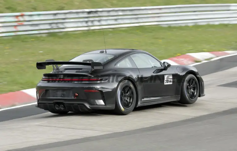 Porsche 911 GT4 - Foto spia 14-04-2026 - 8