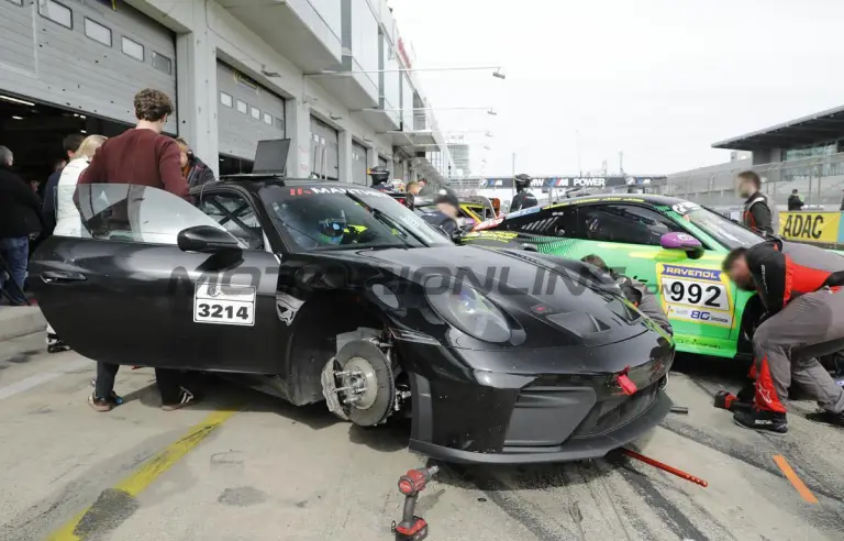Porsche 911 GT4 - Foto spia 14-04-2026 - 16