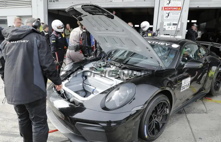 Porsche 911 GT4 - Foto spia 14-04-2026 - 13