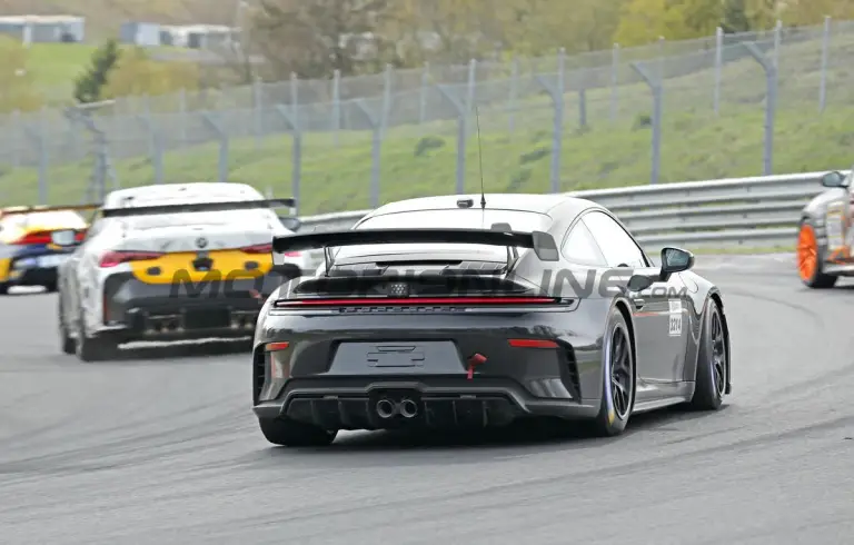 Porsche 911 GT4 - Foto spia 14-04-2026 - 12