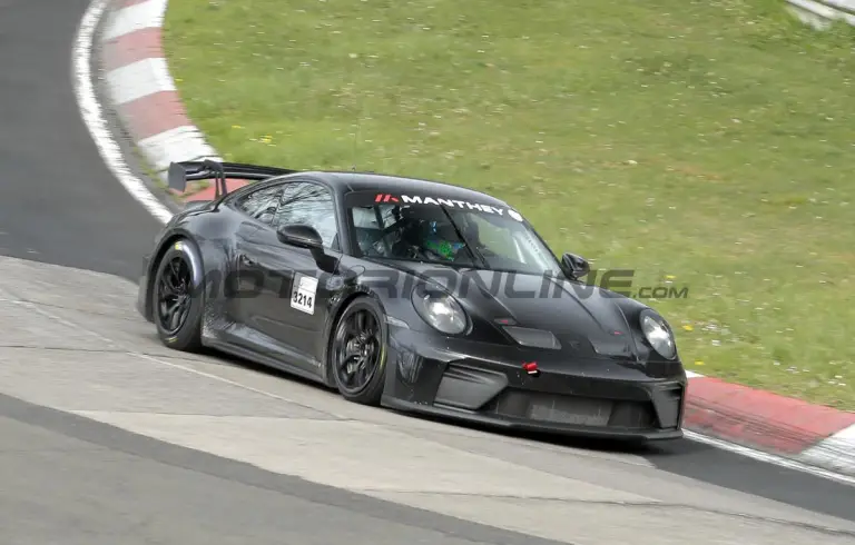 Porsche 911 GT4 - Foto spia 14-04-2026 - 10