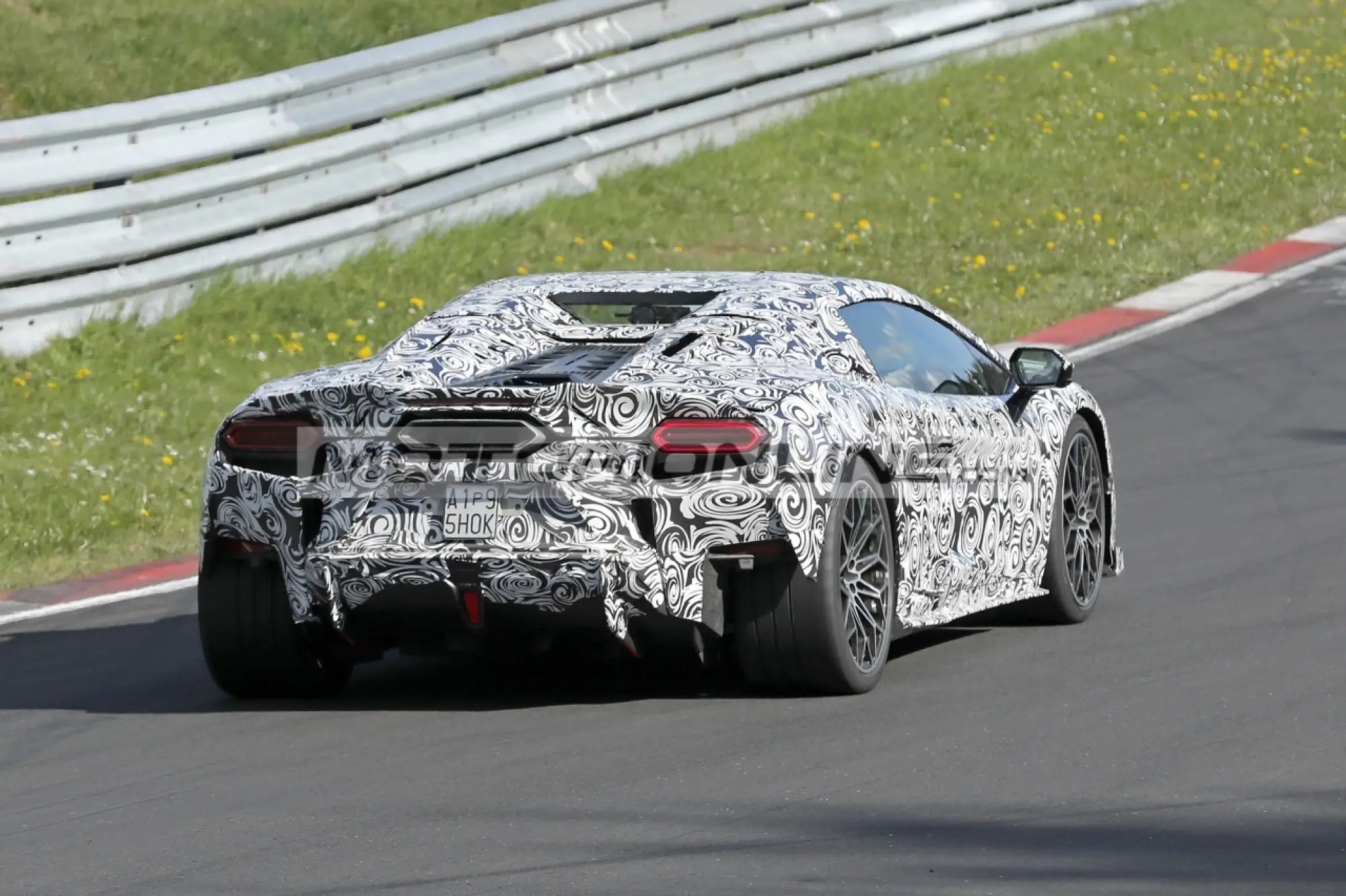 Lamborghini Temerario Spyder - Foto spia 15-4-2026 - 18
