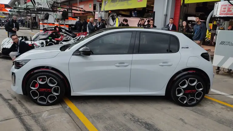 Peugeot 208 GTi 2026 - Foto Imola - 16