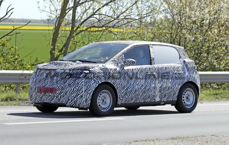 Dacia compatta elettrica - Foto spia 17-04-2026 - 4