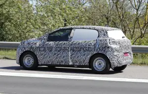 Dacia compatta elettrica - Foto spia 17-04-2026