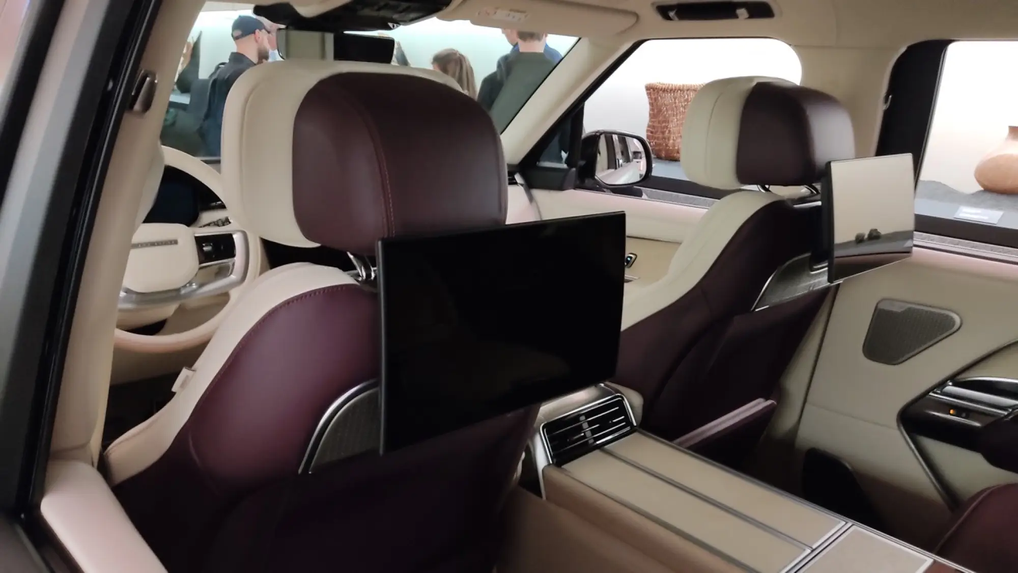 Range Rover Traces - Milano Design Week 2026 - 18