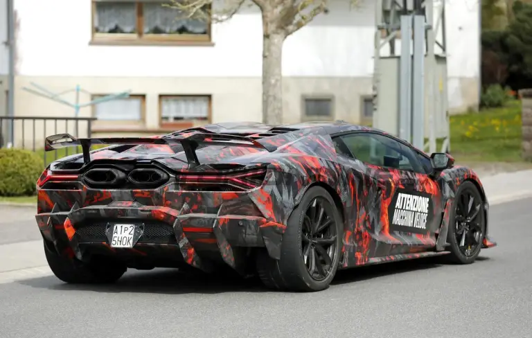 Lamborghini Revuelto SV - Foto spia 21-04-2026 - 11