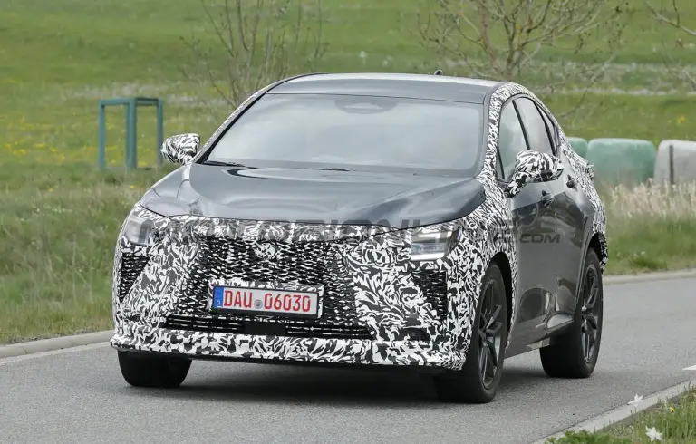 Lexus NX 2027 - Foto spia 22-04-2026 - 1