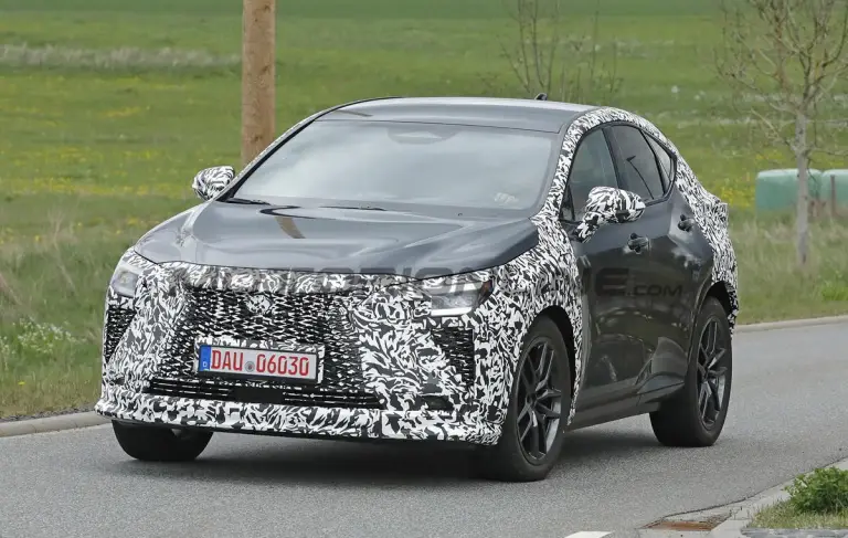 Lexus NX 2027 - Foto spia 22-04-2026 - 5