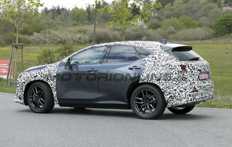 Lexus NX 2027 - Foto spia 22-04-2026 - 6