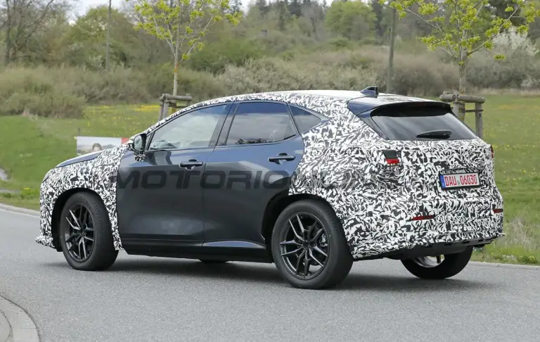 Lexus NX 2027 - Foto spia 22-04-2026 - 9