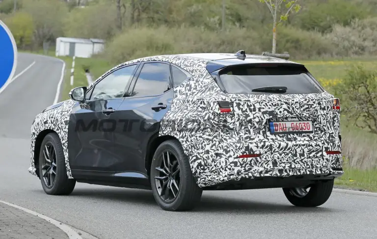 Lexus NX 2027 - Foto spia 22-04-2026 - 7