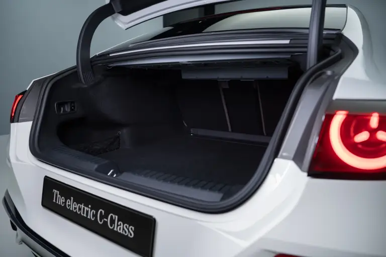 Mercedes Classe C elettrica - 48