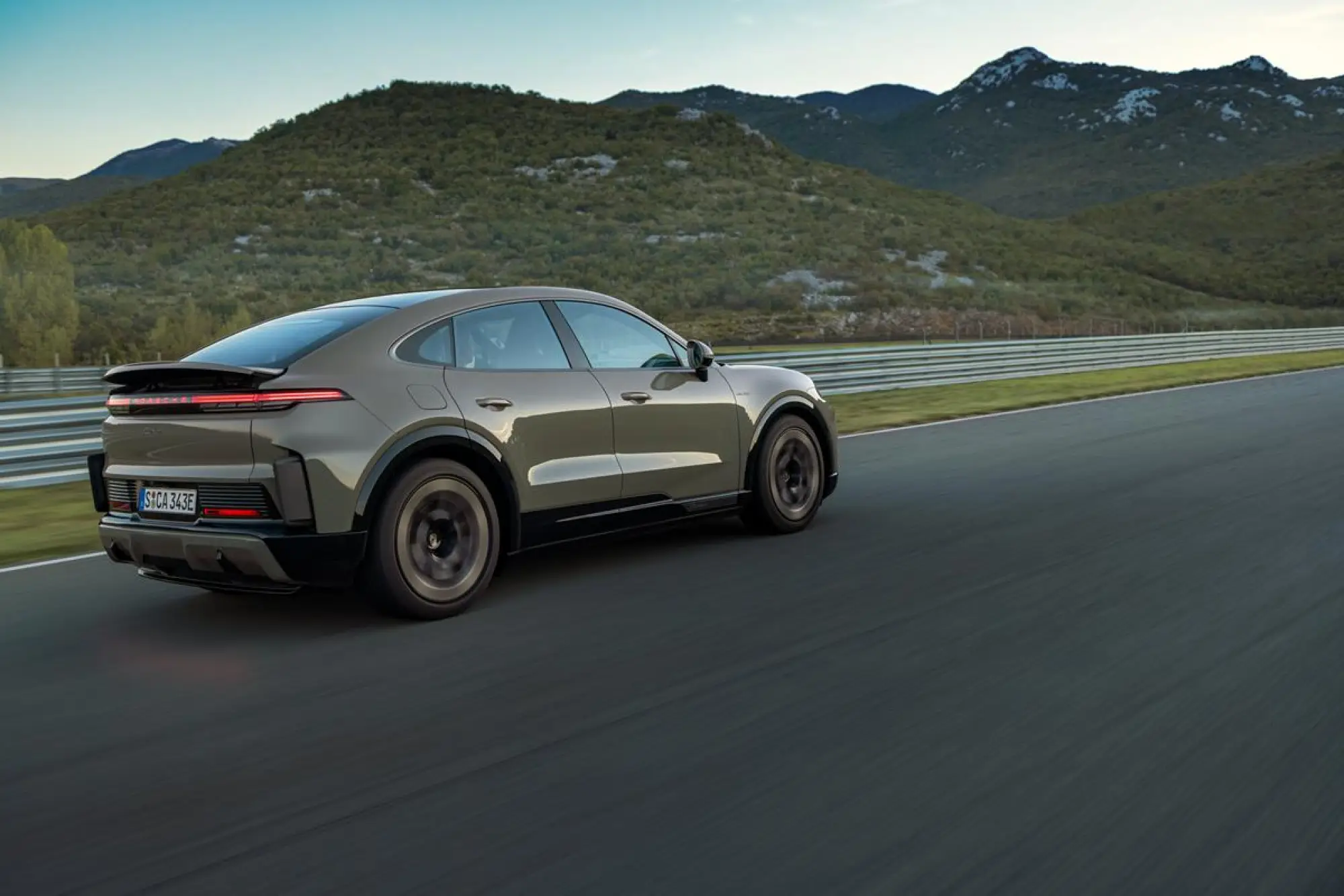 Porsche Cayenne Coupe Electric - 9
