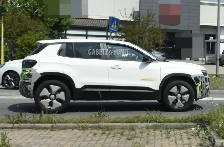 Jeep Avenger 2027 - Foto spia 27-04-2026 - 5