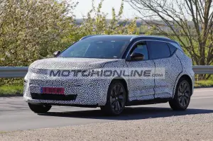 Renault Scenic E-Tech - Foto spia 27-4-2026