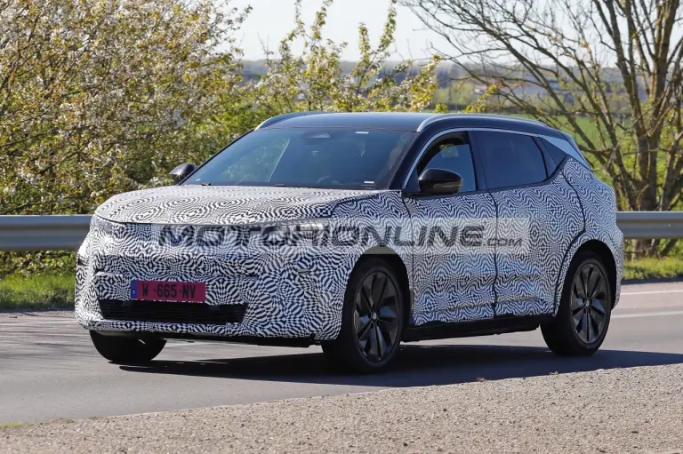 Renault Scenic E-Tech - Foto spia 27-4-2026 - 2