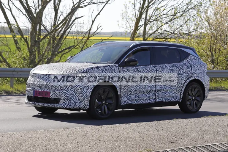 Renault Scenic E-Tech - Foto spia 27-4-2026 - 5