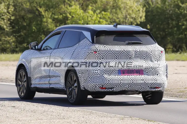 Renault Scenic E-Tech - Foto spia 27-4-2026 - 10