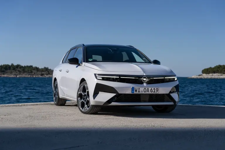 Opel Astra e Astra Sports Tourer 2026 - 1