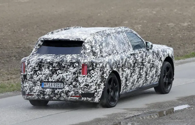 Rolls-Royce Cullinan EV -Foto spia 29-04-2026 - 10