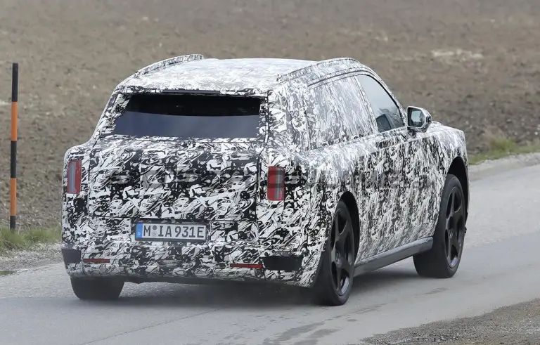 Rolls-Royce Cullinan EV -Foto spia 29-04-2026 - 12