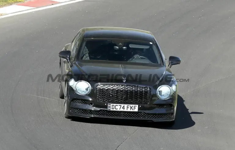 Bentley Flying Spur 2027 - Foto spia 30-04-2026 - 1