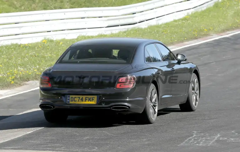 Bentley Flying Spur 2027 - Foto spia 30-04-2026 - 9