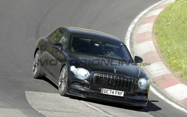 Bentley Flying Spur 2027 - Foto spia 30-04-2026 - 3