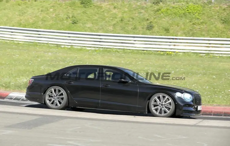 Bentley Flying Spur 2027 - Foto spia 30-04-2026 - 2
