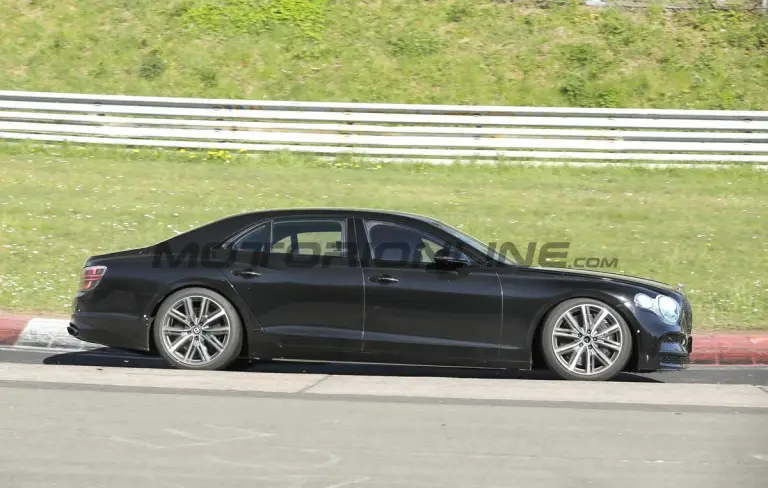 Bentley Flying Spur 2027 - Foto spia 30-04-2026 - 4