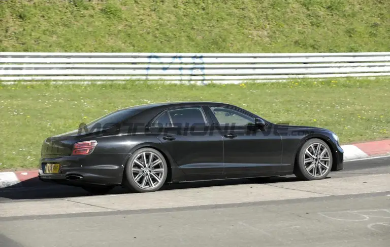 Bentley Flying Spur 2027 - Foto spia 30-04-2026 - 6