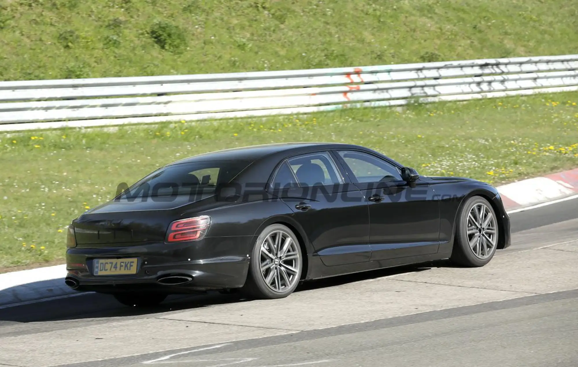 Bentley Flying Spur 2027 - Foto spia 30-04-2026 - 7