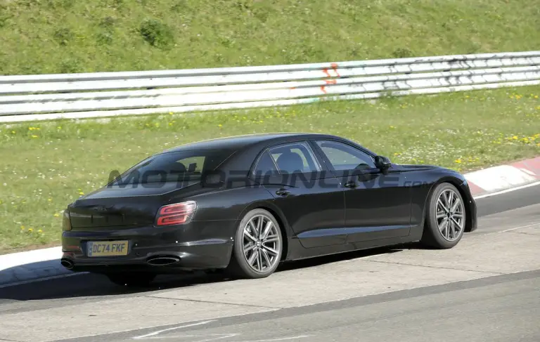 Bentley Flying Spur 2027 - Foto spia 30-04-2026 - 7