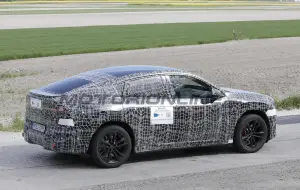 BMW iX4 - Foto spia 07-05-2026