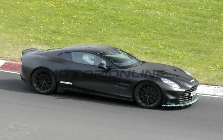 Aston Martin Vanquish S 2027 - Foto spia 08-05-2026 - 3
