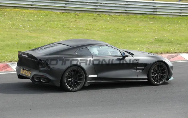 Aston Martin Vanquish S 2027 - Foto spia 08-05-2026 - 2