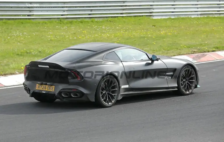 Aston Martin Vanquish S 2027 - Foto spia 08-05-2026 - 6