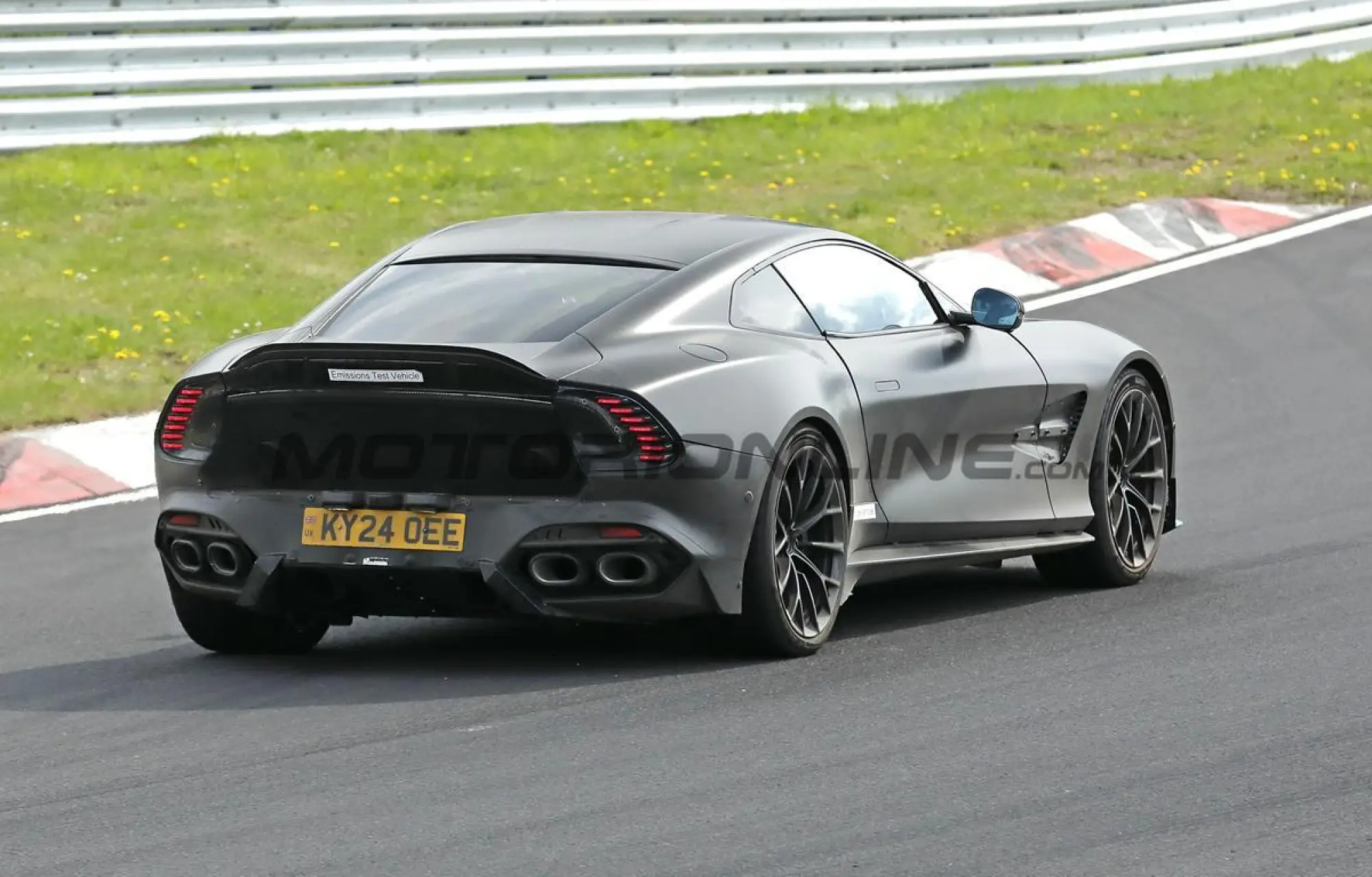 Aston Martin Vanquish S 2027 - Foto spia 08-05-2026 - 7