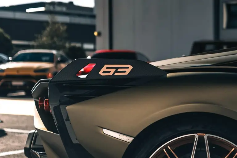 Lamborghini - 63 anni - 6