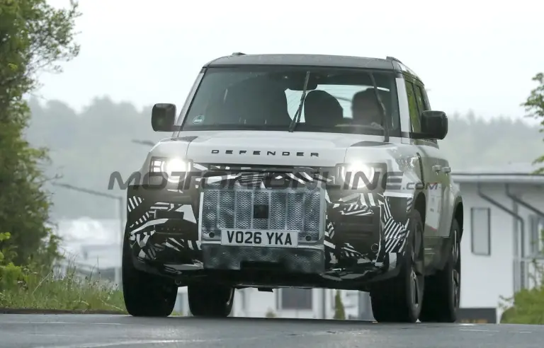 Land Rover Defender 2027 - Foto spia 12-05-2026 - 1