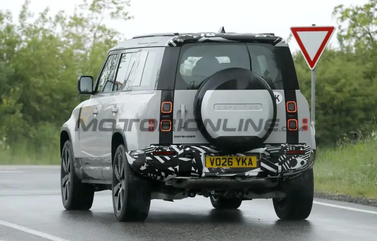 Land Rover Defender 2027 - Foto spia 12-05-2026 - 12