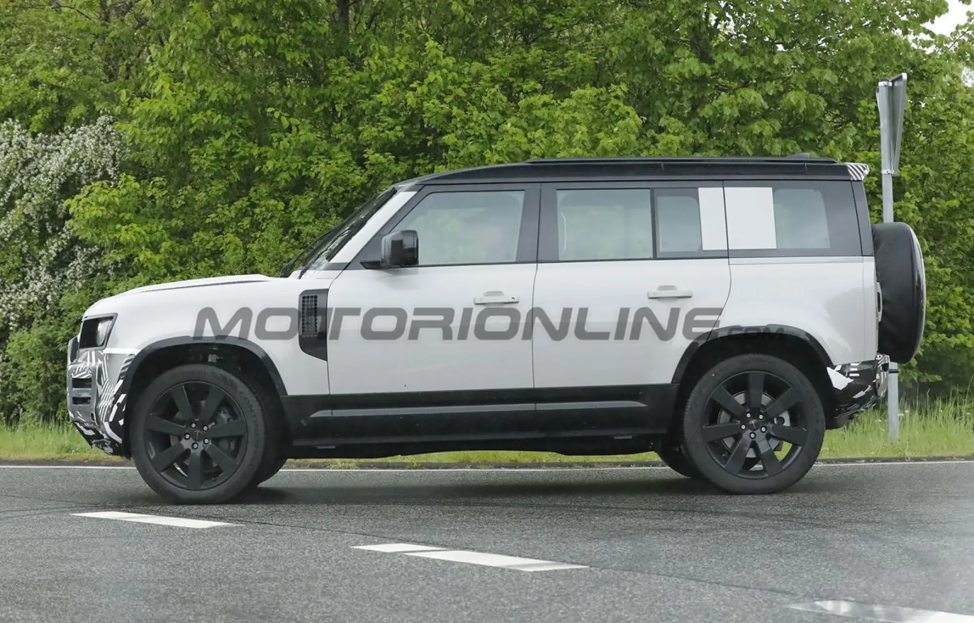 Land Rover Defender 2027 - Foto spia 12-05-2026 - 8