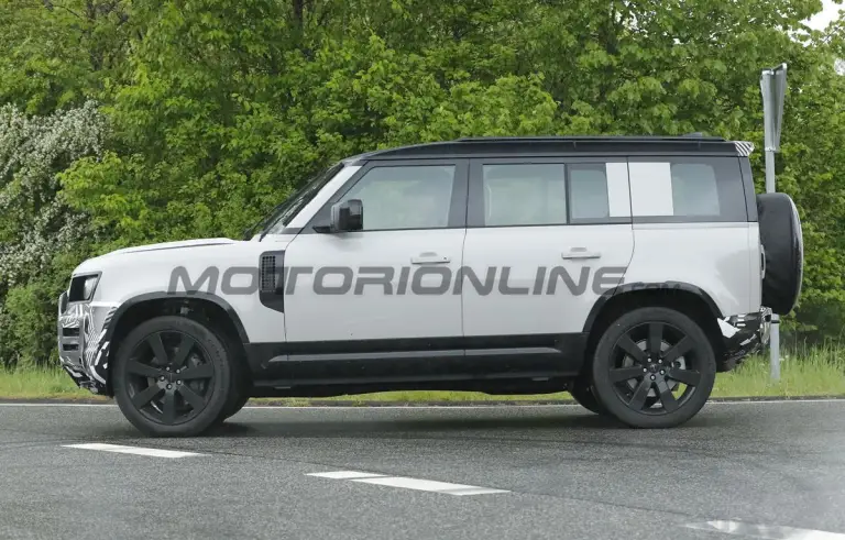 Land Rover Defender 2027 - Foto spia 12-05-2026 - 8